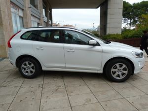 Volvo XC60 D3 Momentum muy muy bien cuidado, kilómetros garantizados - Foto 4