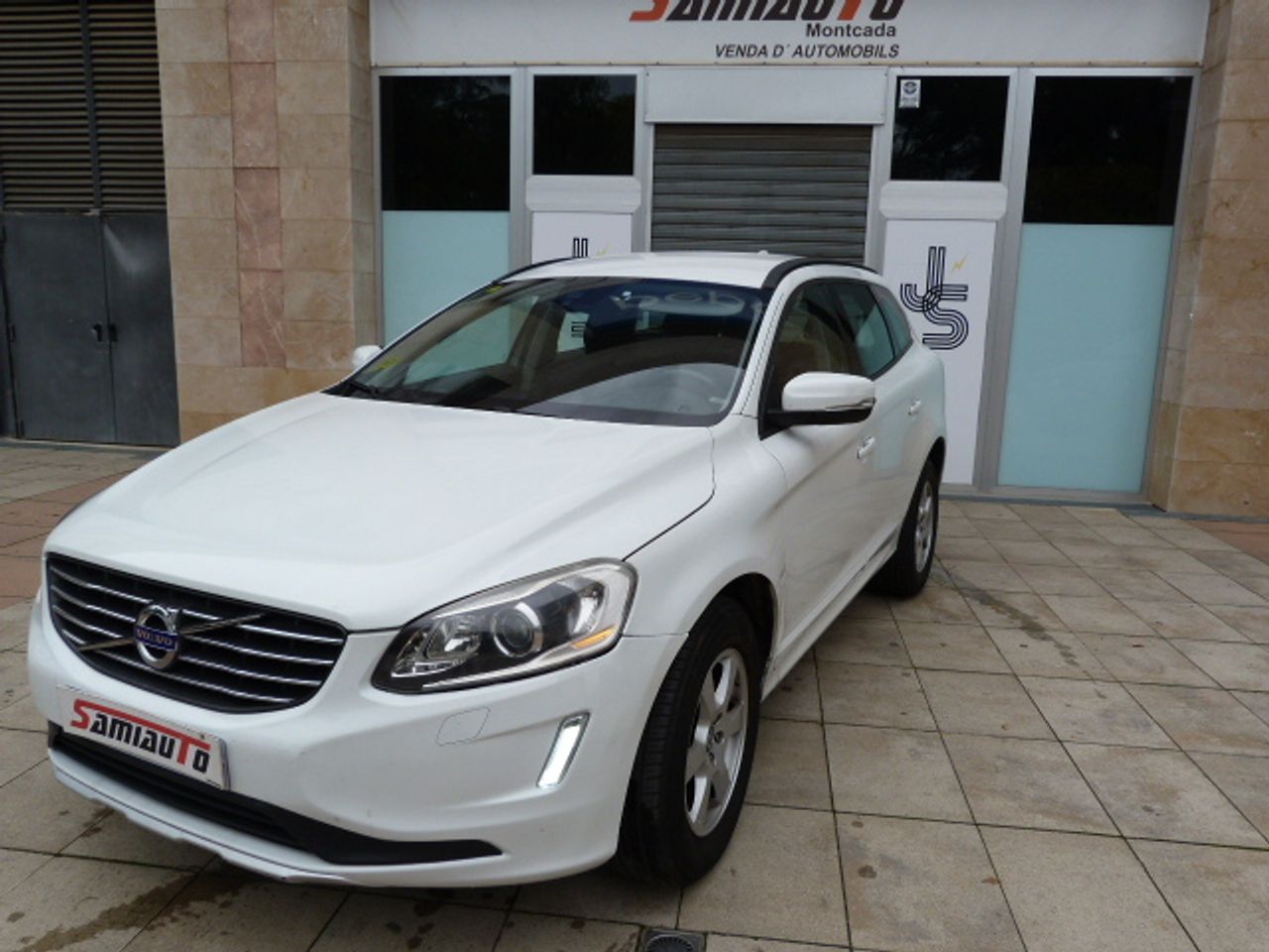 Volvo XC60 D3 Momentum muy muy bien cuidado, kilómetros garantizados - Foto 1
