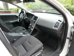 Volvo XC60 D3 Momentum muy muy bien cuidado, kilómetros garantizados - Foto 5