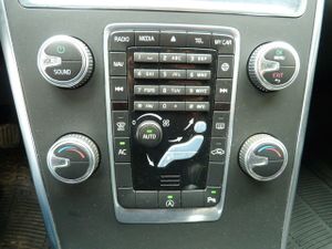 Volvo XC60 D3 Momentum muy muy bien cuidado, kilómetros garantizados - Foto 28