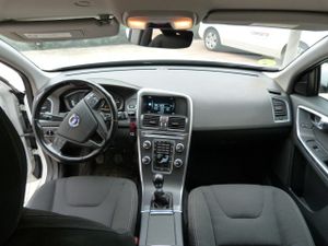 Volvo XC60 D3 Momentum muy muy bien cuidado, kilómetros garantizados - Foto 20