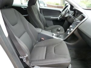 Volvo XC60 D3 Momentum muy muy bien cuidado, kilómetros garantizados - Foto 7