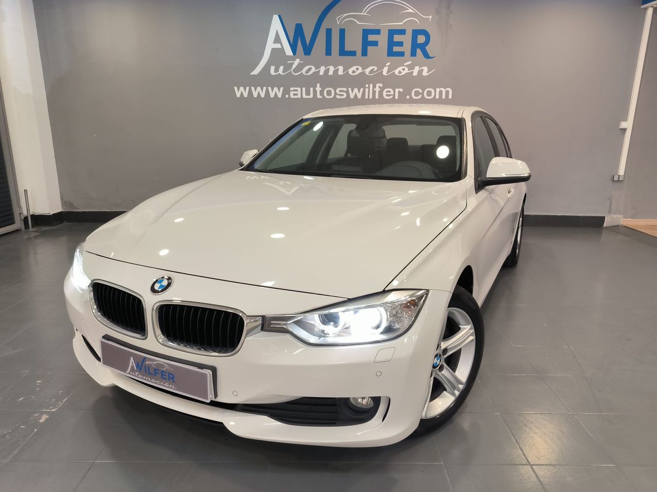 BMW Serie 3 318d 142cv  - Foto 1