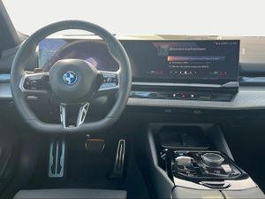 BMW i5 eDrive40