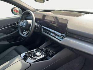 BMW i5 eDrive40