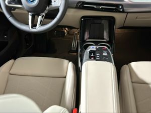 BMW ix2 eDrive20