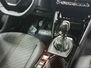 Peugeot 2008 Allure Gasolina 100 S&S 6 Vel. MAN