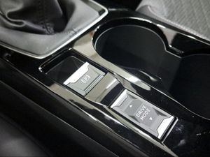 Peugeot 2008 Allure Gasolina 100 S&S 6 Vel. MAN