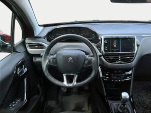 Peugeot 2008 Signature PureTech 110 S&S 6 Vel. MAN