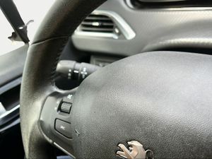 Peugeot 2008 Signature PureTech 110 S&S 6 Vel. MAN