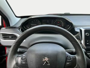 Peugeot 2008 Signature PureTech 110 S&S 6 Vel. MAN