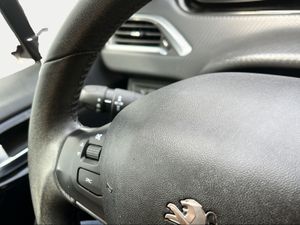 Peugeot 2008 Signature PureTech 110 S&S 6 Vel. MAN