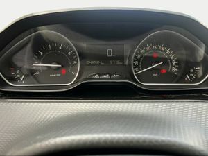 Peugeot 2008 Signature PureTech 110 S&S 6 Vel. MAN