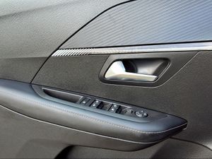 Peugeot 208 Allure Puretech 100 CV  6Vel. MAN