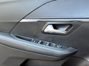 Peugeot 208 Allure HYBRID 110 eDCS6