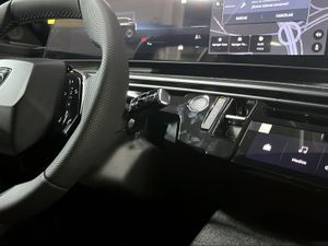 Peugeot e-3008 GT Eléctrico 210 (157 kW)