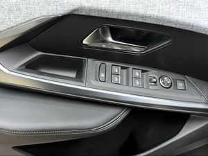 Peugeot e-3008 GT Eléctrico 210 (157 kW)
