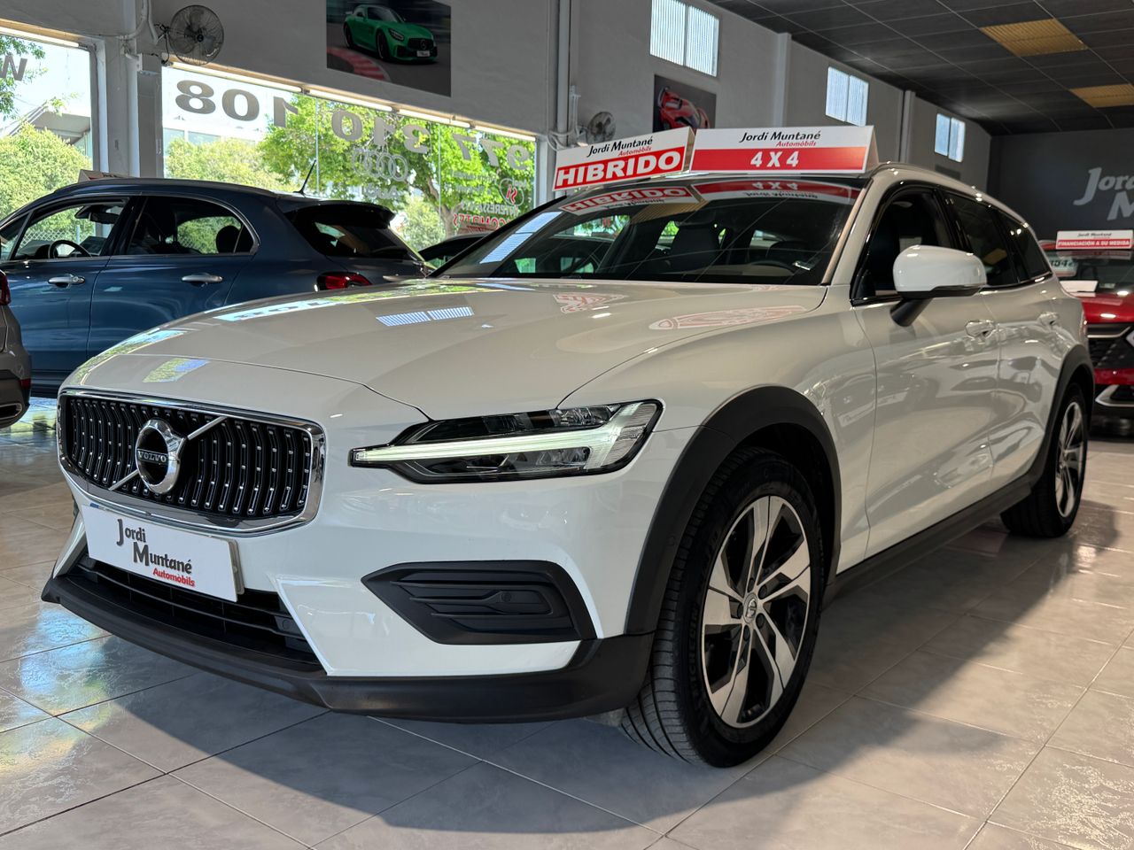 Volvo V60 CROSS COUNTRY 2.0D B-4 4WD 197CV.- 