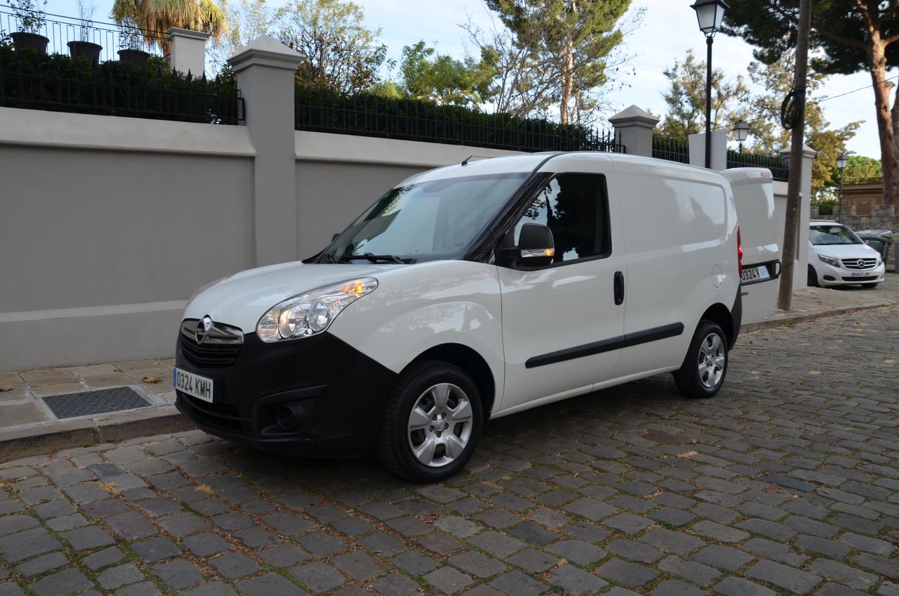 Opel Combo 1.3 L1 H1 1.3 CDTI 95CV E6 / PUERTA LATERAL MUY CUIDADA  - Foto 1