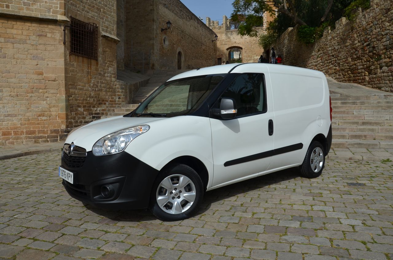 Opel Combo CARGO 1.6 CDTI  L1 H1 FURGÓN 100CV EUR 6 ETIQUETA C ( VERDE )   - Foto 1