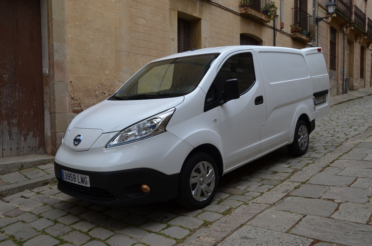 Nissan e-NV200 40kWh  FURGÓN PROFESIONAL ../100% ELÉCTRICO ../ ECO  - Foto 1