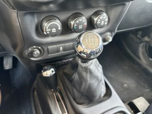 Jeep Wrangler Diesel 2.8crd Sahara  - Foto 18
