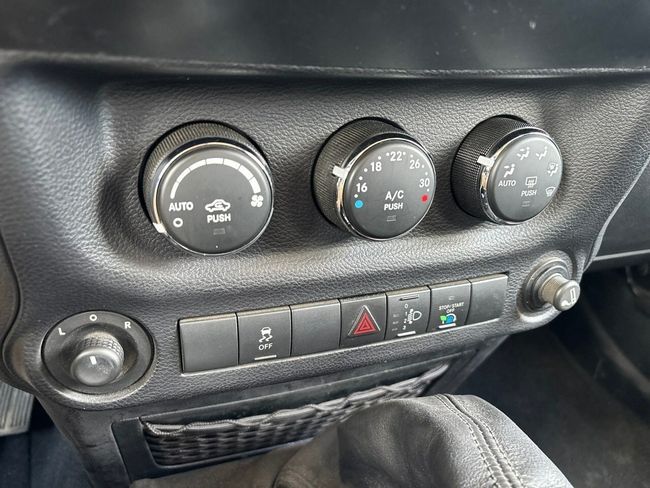 Jeep Wrangler Diesel 2.8crd Sahara  - Foto 20