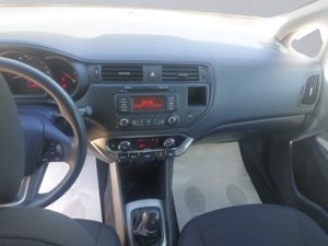 Kia Rio 1.4 CVVT 109cv Drive Eco Dynamics  - Foto 16