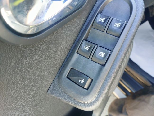 Dacia Duster Diesel 1.5dci Laureate 4x2 110  - Foto 23
