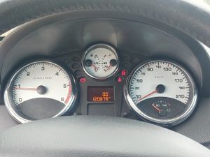 Peugeot 207 Cc Diesel 1.6hdi Fap Sport 110  - Foto 17