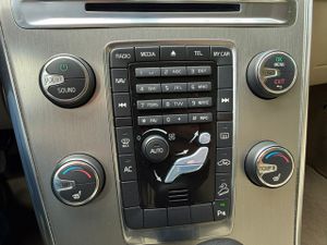 Volvo XC60 Momentum D3 AWD Geartronic - Foto 53