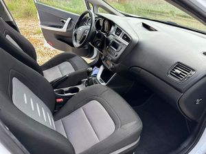 Kia Ceed cee'd Sportswagon 1.6 CRDi VGT 128 CV Drive - Foto 30