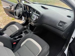 Kia Ceed cee'd SW 1.6 CRDi VGT Drive 100 kW - Foto 50