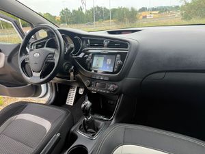Kia Ceed cee'd SW 1.6 CRDi VGT Drive 100 kW - Foto 41