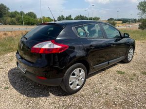 Renault Megane Berlina Expression dCi 110 - Foto 17