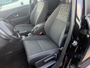 Renault Megane Berlina Expression dCi 110 - Foto 30
