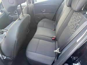 Renault Megane Berlina Expression dCi 110 - Foto 33