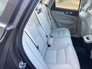 Volvo XC60 Momentum Pro B5 Diesel AWD Aut. - Foto 43