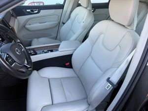 Volvo XC60 Momentum Pro B5 Diesel AWD Aut. - Foto 25