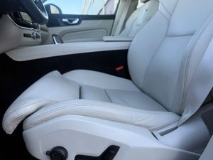 Volvo XC60 Momentum Pro B5 Diesel AWD Aut. - Foto 30