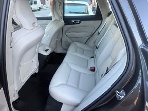 Volvo XC60 Momentum Pro B5 Diesel AWD Aut. - Foto 33