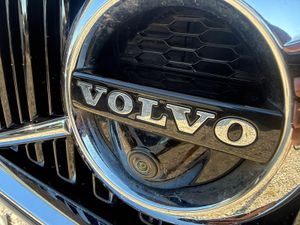 Volvo XC60 Momentum Pro B5 Diesel AWD Aut. - Foto 16