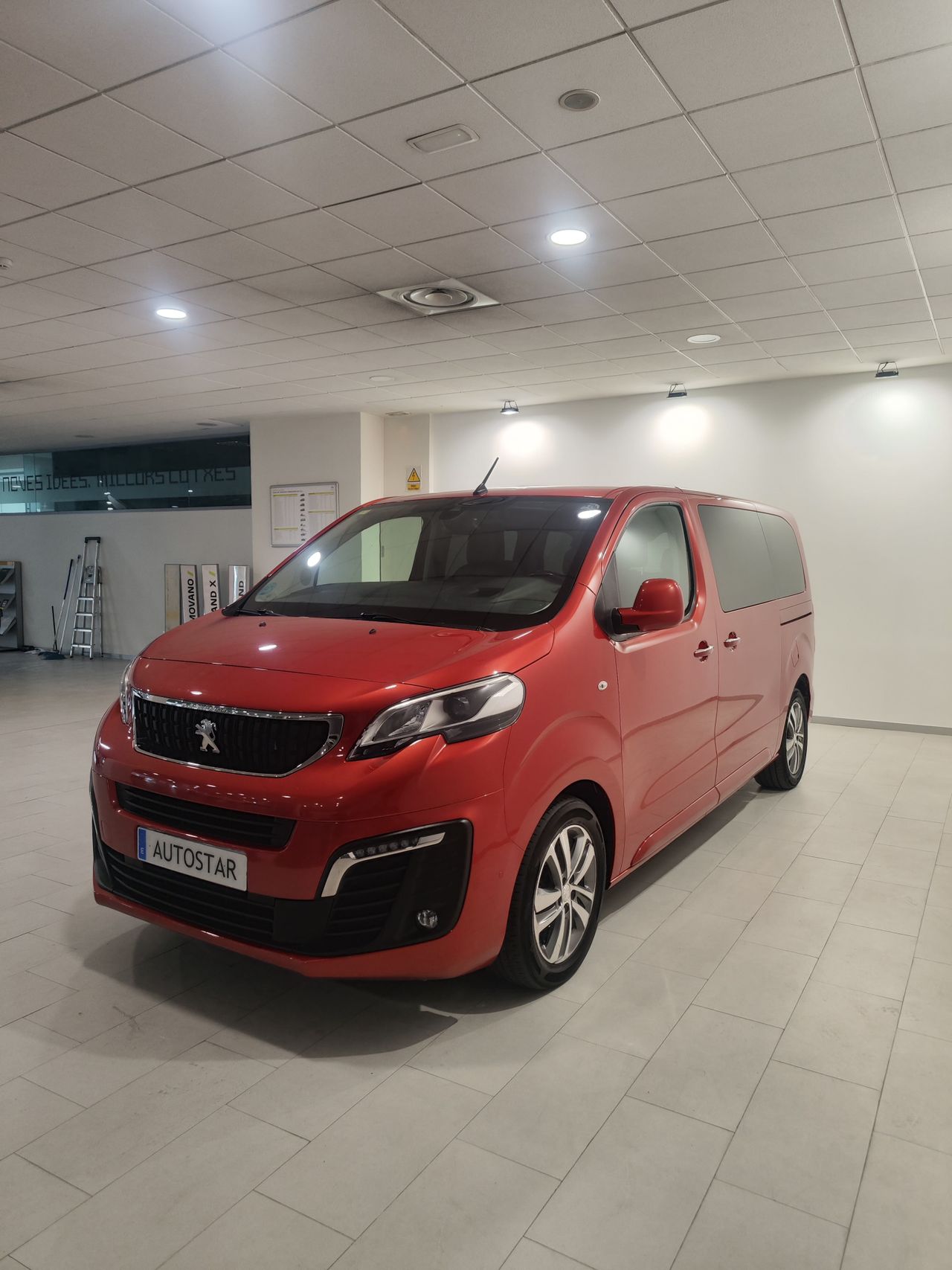 Peugeot Traveller Business VIP BlueHDi 110KW (150)Standard  - Foto 1
