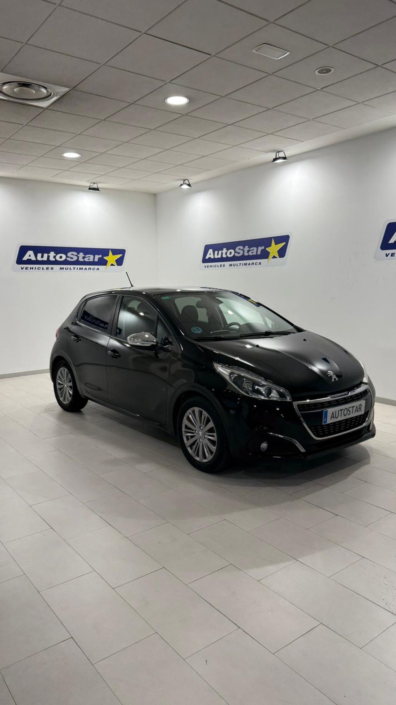 Peugeot 208 5P Signature 1.2L PureTech 60KW (82CV)  - Foto 1
