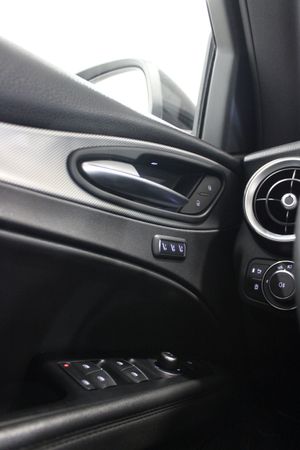 Alfa Romeo Stelvio 2.2 Diesel 154 kW (210 CV) Veloce AT AWD - Foto 8