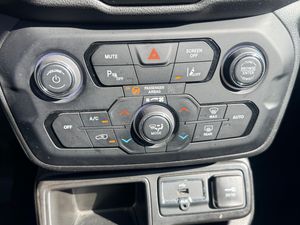 Jeep Renegade Limited 1.0 Turbo 88 kW - Foto 17