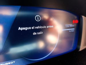 Peugeot 2008 E- Allure 100 kW (136 CV) - Foto 9