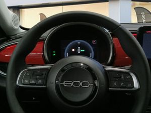 Fiat 600 600e RED 54kwh 115kw (156cv)  - Foto 15