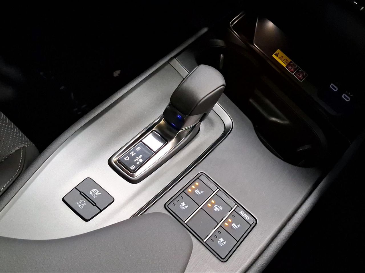 Lexus UX 2.0 300h Relax Plus 4X4  - Foto 14