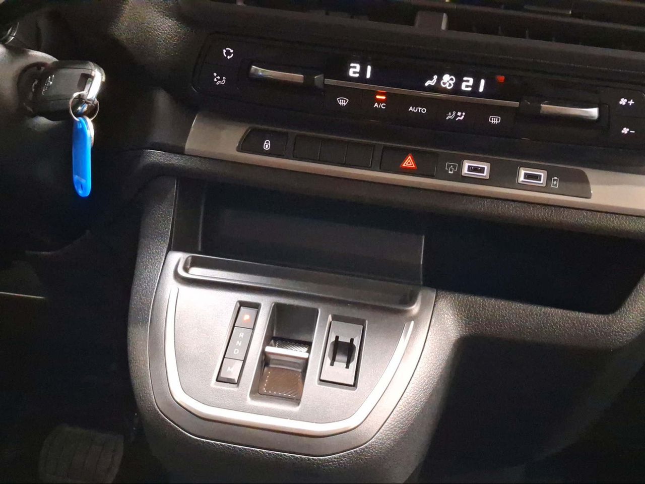 Toyota Proace Verso Shuttle L2 2.0D 180CV 8AT VX Plus 8p  - Foto 24